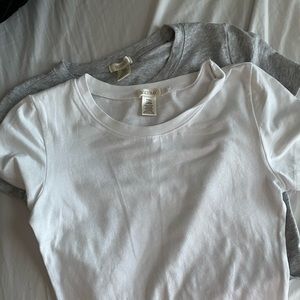 Bozzolo 2 pack gray & white crop tops